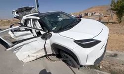 Elazığ'da tırla otomobil çarpıştı: 4 yaralı