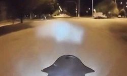 Erzincan'da iki motosikletin çarpışma anı kask kamerasına yansıdı
