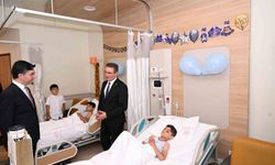 Erzurum Valisi Baruş, Şehir Hastanesi'nde sünnet olan çocukları ziyaret etti