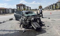 Eskişehir'de otomobil tuğla yüklü tırla çarpıştı: 1 yaralı