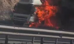 Gaziantep'te seyir halindeki tır alev alev yandı