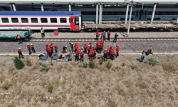 Gebze'de arama kurtarma ekiplerinden tren kazası tatbikatı