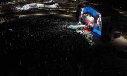 Geleneksel Sincan Yaz Festivali'nde Mavi Gri konser verdi