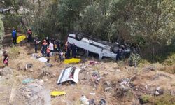 (Güncellendi) Minibüs şarampole uçtu: 4 ölü, 10 yaralı