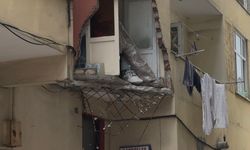 Güngören'de 5 katlı binanın balkonu yıkıldı; Bina sakini 'Deprem oldu sandık' dedi