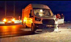 Hisarcık'ta otomobil ile minibüs çarpıştı: 3 yaralı