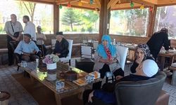 Huzurevi sakinleri lavanta bahçesinde doğayla buluştu