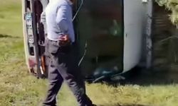 Iğdır'da ot yüklü kamyonet devrildi