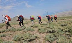 İranlı 13 dağcı, Süphan Dağı'nın zirvesine ulaştı