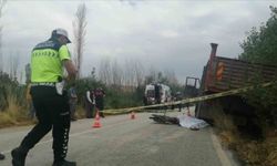 Isparta'da kamyonla çarpışan 19 yaşındaki motosikletli hayatını kaybetti
