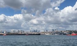 İstanbul Boğazı Liberya bayraklı kuru yük gemisi geçişi nedeniyle transit gemi geçişine kapatıldı