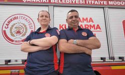 İtfaiyeci çift birlikte can kurtarıyor: Biri telsiz başında, diğeri olay yerinde görevini aşkla yapıyor