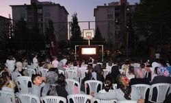 Karagöz'ün Salıncağı ilk gösteriminde çocuklar ve aileler buluştu