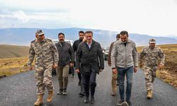 Kargapazarı Dağı'nda Hava Radar Mevzi Komutanlığı yolu sıcak asfaltla yenileniyor