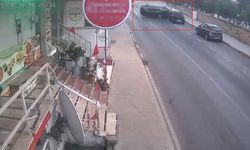 Kartal'da kontrolden çıkan otomobil araçlara çarpıp takla attı