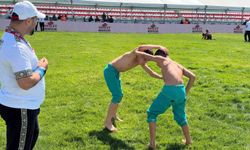 Keçiören'de genç pehlivanlar er meydanına çıktı