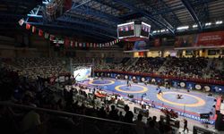 Kocaeli'deki uluslararası güreş turnuvası genç sporculara ilham oluyor