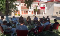 Koruma altındaki çocuklar açık havada kitap okudu
