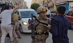 Kuytul çiftine gözaltıyı engellemek için polis aracının önüne yatmaya çalıştılar