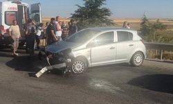 Lastiği patlayan araç bariyerlere girdi: 1'i çocuk 3 yaralı