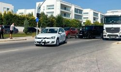 Lüks ciple otomobil çarpıştı, kaza maddi hasarla atlatıldı