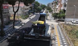 Manisa Büyükşehir Belediyesi, Salihli'de 4 caddeyi sıcak asfaltla yeniliyor