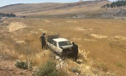 Mardin'de yol kenarına devrilen otomobil sürücüsü yaralandı