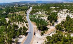 Mersin'de 4 mahalleyi birbirine bağlayan yol yenilendi