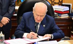 MHP'den Bahçeli'nin 'Terörsüz Türkiye' için attığı imzaya vurgu