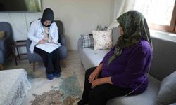 Niğde'de evden çıkamayan hastalar sağlık hizmetine evinde ulaşıyor