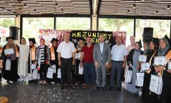 Okuma yazma öğrenen anneler mezuniyet sevinci yaşadı