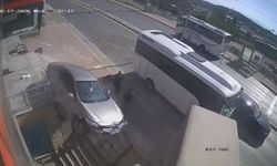 Otomobil merdiven boşluğuna uçtu: 2 kişi ezilmekten saniyelerle kurtuldu