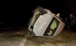 Otomobilin çiftlik duvarına çarpıp devrildigi kazada sürücü yaralandı