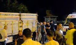 Park halindeki kamyonete çarpan motosiklet sürücüsü hayatını kaybetti