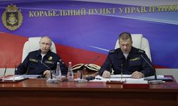 Putin, Pasifik Filosu'nun amiral gemisi Varyag kruvazörünü gezdi