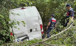 Samsun'da minibüs şarampole yuvarlandı: 2 yaralı