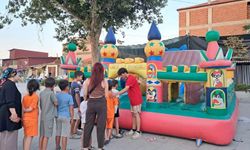 Sarıgöl'de çocukların yüzü şenlikle güldü
