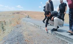 Sarıkamış'ta beton yol çalışmaları yerinde incelendi