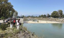 Serinlemek için suya giren çocuk, 20 dakikalık kalp masajıyla hayata döndü