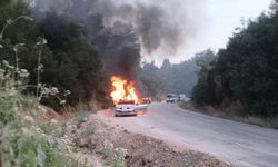 Seyir halindeki otomobil alevlere teslim oldu