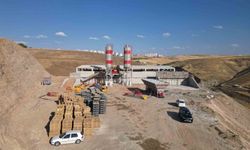 Siirt'in altyapısını güçlendirecek beton santrali ve parke taşı üretim tesisinin kurulumu başladı