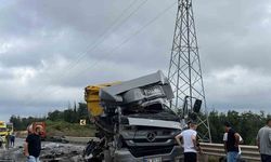 Şile'de korkunç kaza: Çarpışan 2 tır adeta paramparça oldu
