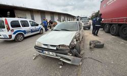 SUV ile otomobil çarpıştı: Kaza anı güvenlik kamerasına yansıdı
