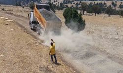 Tarsus'ta kırsal mahallelerde yol çalışmaları sürüyor