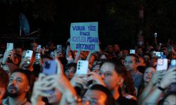 Tavas Zeybek Festivalinde Merve Özbey coşkusu yaşandı