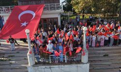 TCG Anadolu ve TCG Heybeliada Yalova'da vatandaşları selamladı