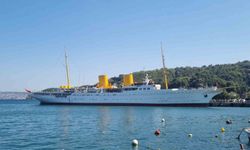 TCG Savanora gemisi İstanbul Boğazı'ndan geçti