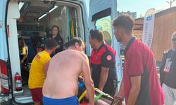 Tehlikeli bölgede denize giren kadını cankurtaranlar kurtardı