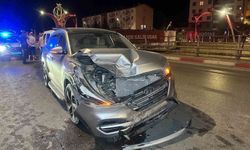 Uşak'ta iki otomobil çarpıştı: 2'si çocuk, 6 yaralı