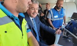 Vali Yılmaz, yerli ve milli elektrikli lokomotif E5000'i sürdü